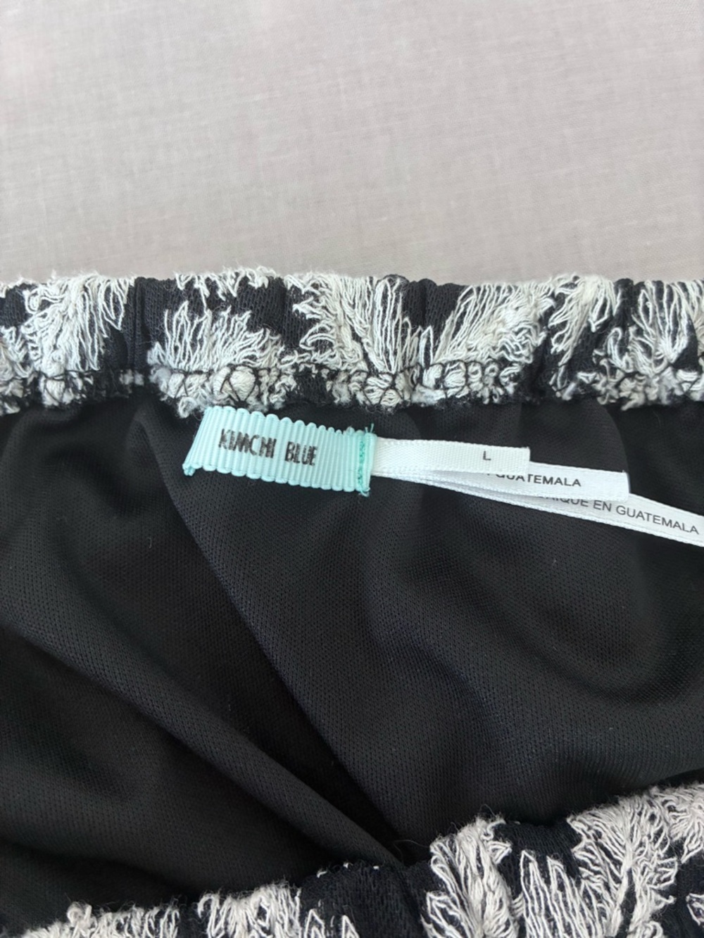 Urban Outfitters Kimchi Blue Tropical Floral Off-The-Shoulder Crop Top - Picture 6 of 9